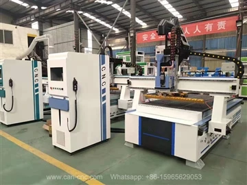 CNC рутерна машина Angola с устройство за смяна на инструменти е готова. Благ...